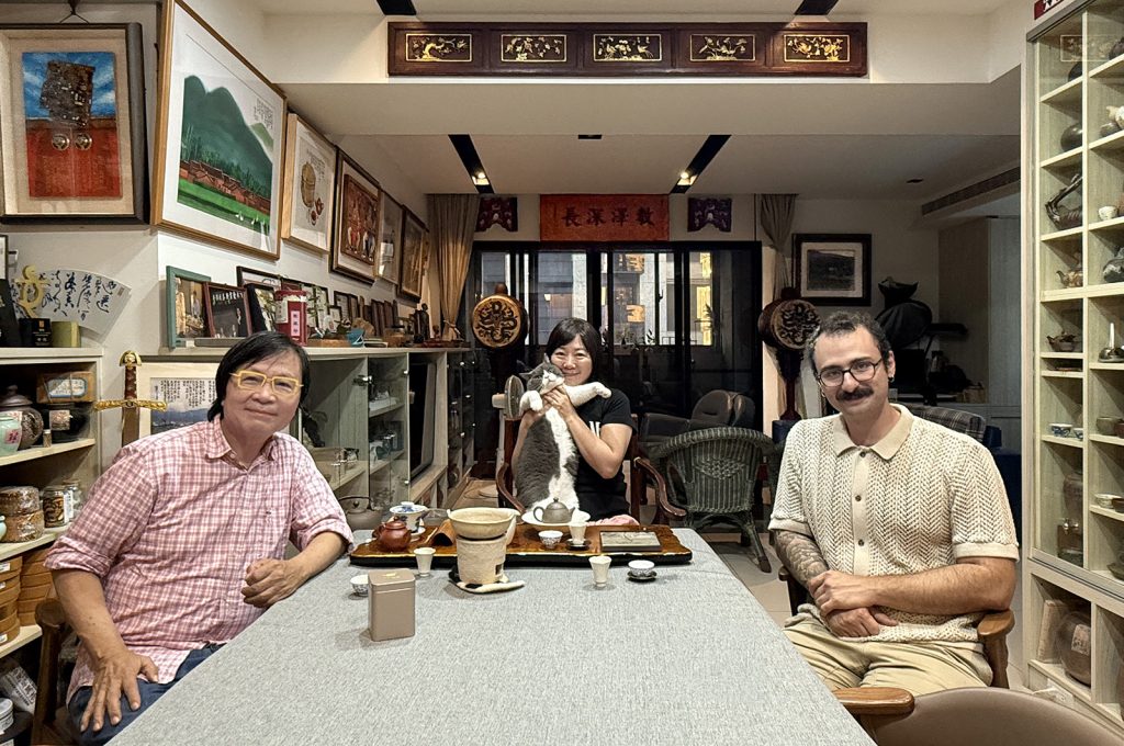 吳德亮夫婦與美國加州大學人類學準博士Thiago合影 - 報新聞 Mega News