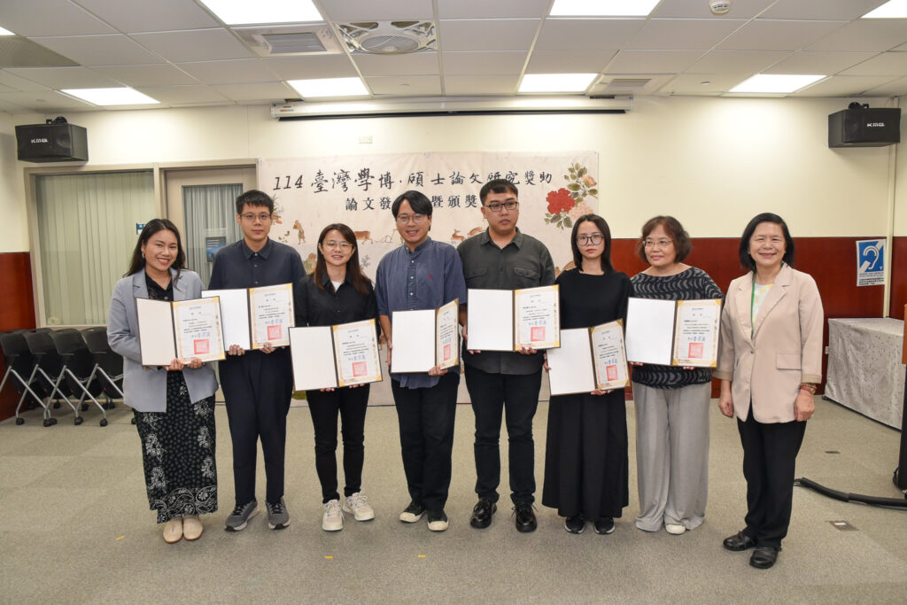 %E6%9B%B9%E9%A4%A8%E9%95%B7%E8%88%87%E7%A2%A9%E5%A3%AB%E5%84%AA%E7%AD%89%E8%AB%96%E6%96%87%E5%BE%97%E7%8D%8E%E4%BA%BA%E5%90%88%E5%BD%B1