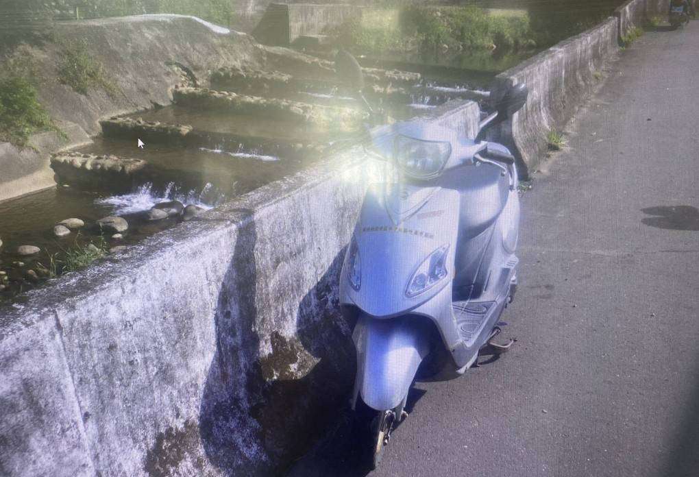 蘆竹無照女自撞護欄摔落水溝 多處擦挫傷送醫 725540