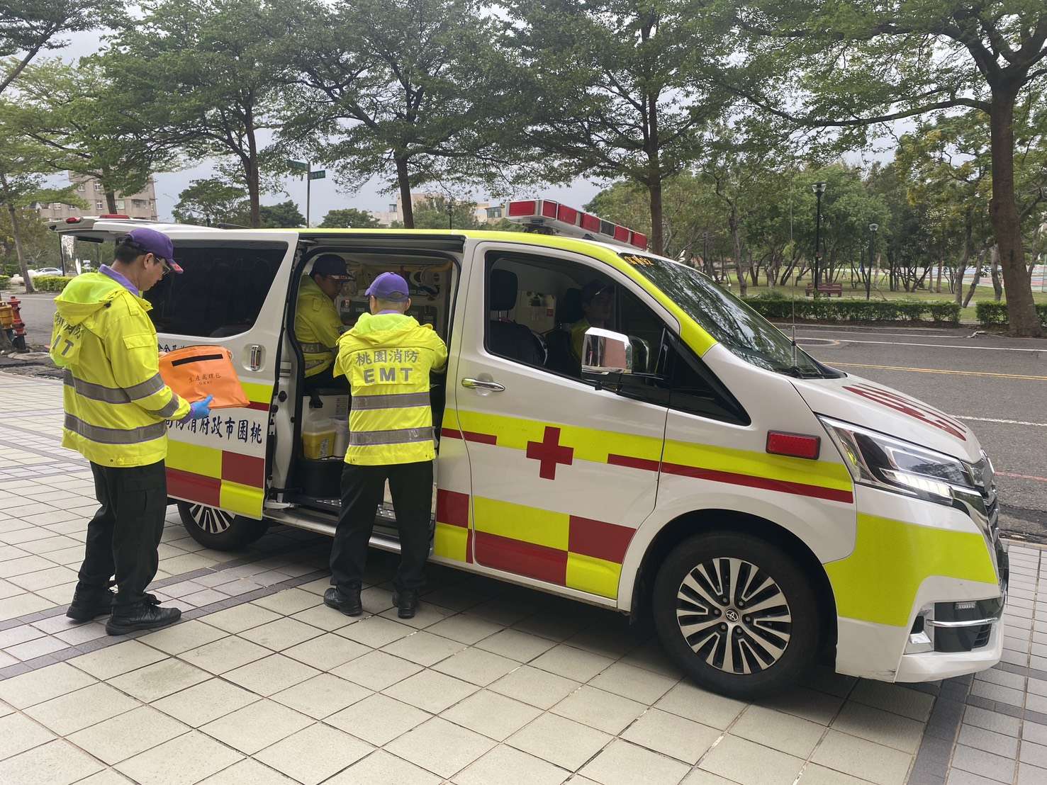 楊梅孕婦深夜急產 富岡消防展現專業助送醫獲家屬肯定 S 177111052 0 0
