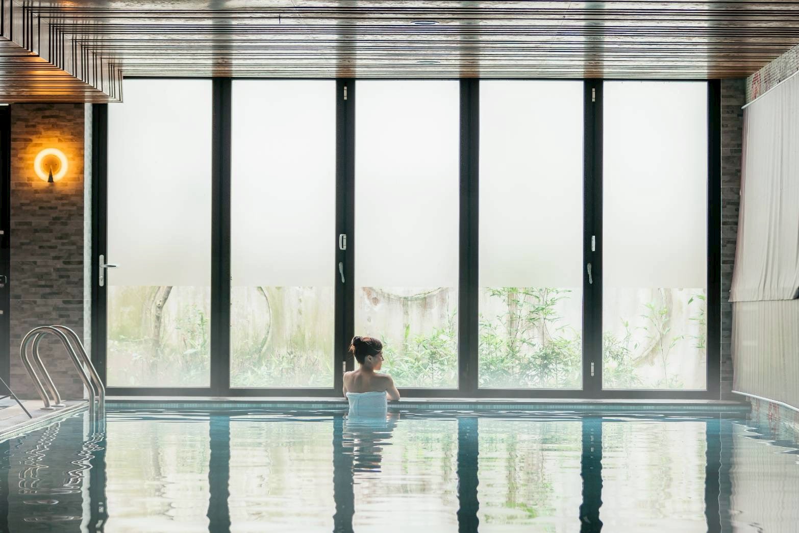 冬季最療癒的行程莫過於泡湯,東北角溫泉旅宿提供舒適的身心放鬆體驗,邊浸泡、邊享受窗外的靜謐時光。圖/東北角風管處提供