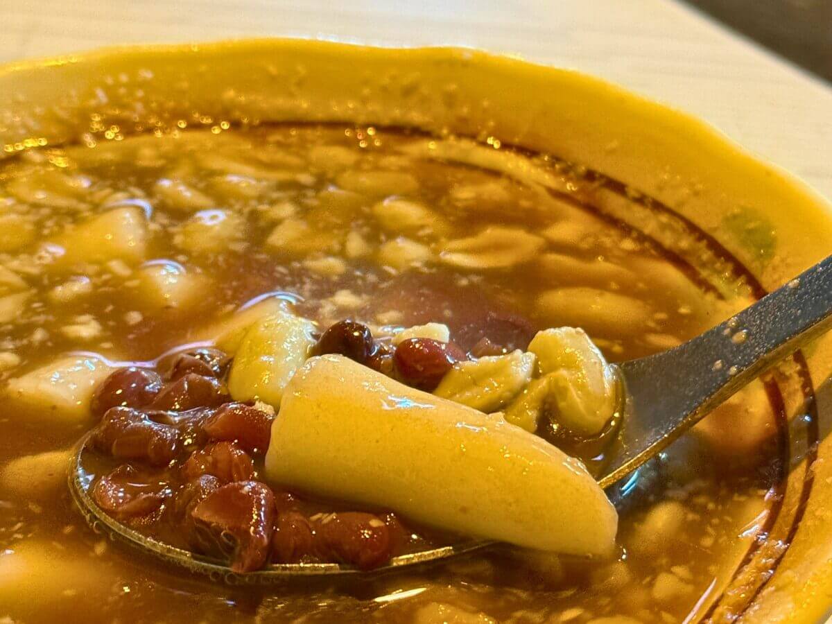 台中美食|秋冬限定三大暖心美食!白玉烤梨、芝麻湯圓、炭燒火鍋一次收集