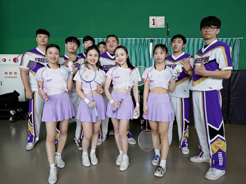 圖文：富易達第四屆公益盃羽球賽登場　65隊好手齊聚揮拍做公益。