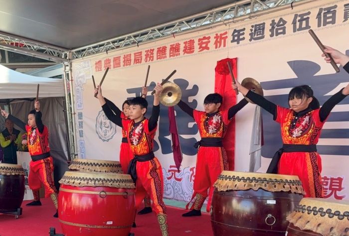 《圖說》新莊保元宮建宮250週年　三朝祈安建醮醮務局今日揭匾，正式啟動建醮籌備工作。〈民政局提供〉