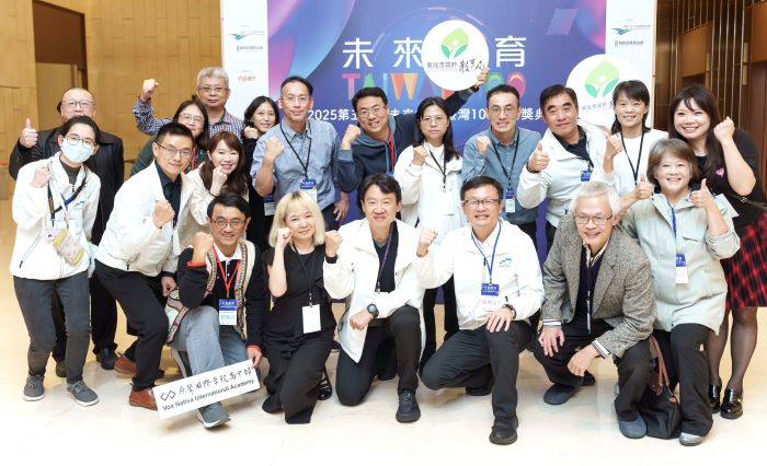 《圖說》第5屆「未來教育 臺灣100」新北17件入選蟬聯全國第一，前排右三教育局長張明文。〈教育局提供〉