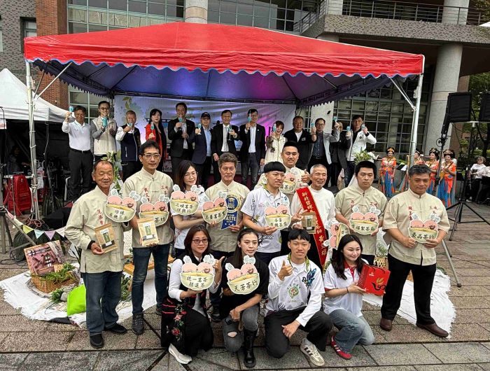 《圖說》國立臺北大學主辦「2026第六屆三峽綠茶季」,首度串聯三峽碧螺春與樹林酒廠跨界聯名推出特調新品「星旋酒」,展現農產加值與創新行銷的無限可能。〈農業局提供〉