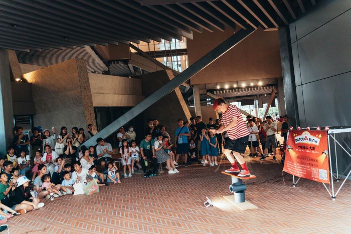 《圖說》迎接兒童節連假,新北市文化局自4月3日至6日於新北市美術館,推出連續四天不間斷的戶外與室內演出活動。〈文化局提供〉