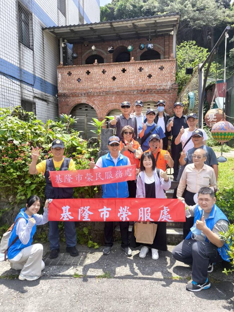《圖說》參觀八斗子漁港聚落建物合影。〈基隆榮服處提供〉