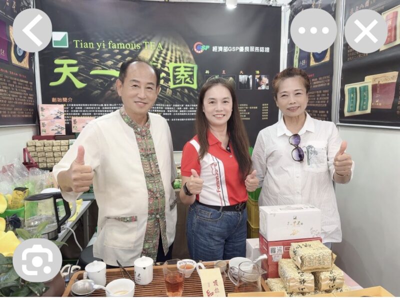圖文:2026竹山國際茶道節登場 林務局長尋茶趣 親臨天一茗茶16號攤位飄香邀品。
