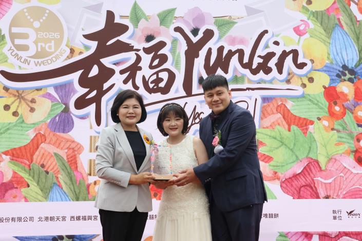 張麗善縣長證婚  頒發結婚證書
