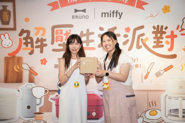 人氣 YouTuber「Amy 英國奶奶」現場進行料理 Live Show，運用 BRUNO ｜ Miffy 聯名新品家電示範道地英式料理。圖/嘉儀家品