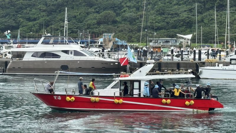《圖說》新北愛海潛水隊出發執行淨海任務。〈環保局提供〉